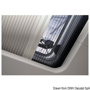 Rideau occultant et moustiquaire plissés DOMETIC Pleated SkyScreen - installés sur la surface du revêtement interne de la cabine